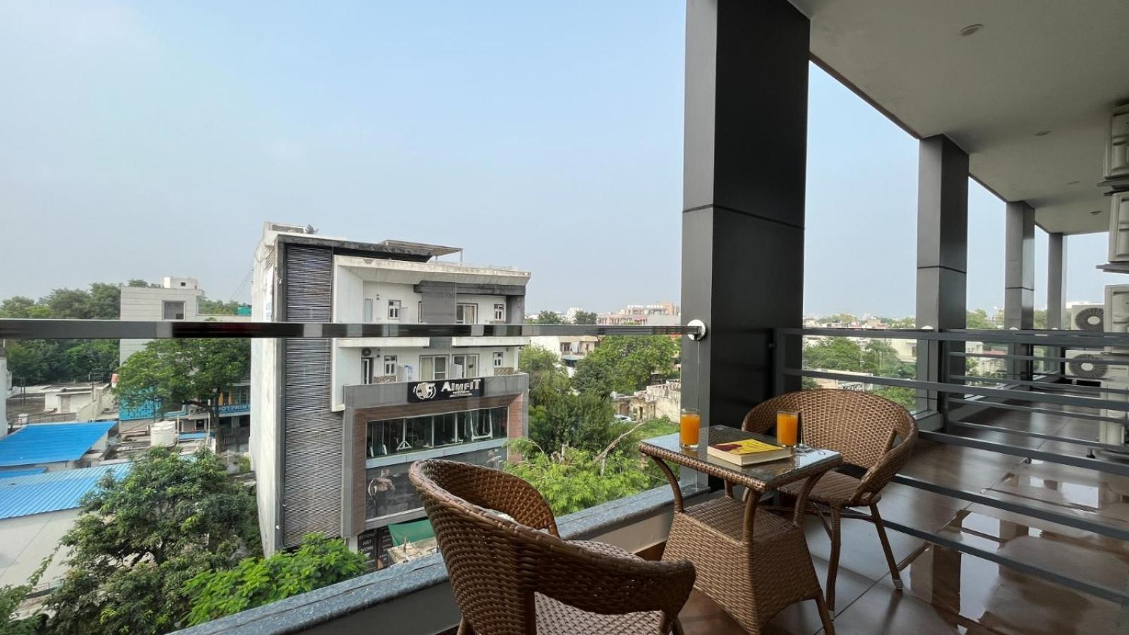 Zen Suites Gurgaon - Luxe Stays Collection Εξωτερικό φωτογραφία